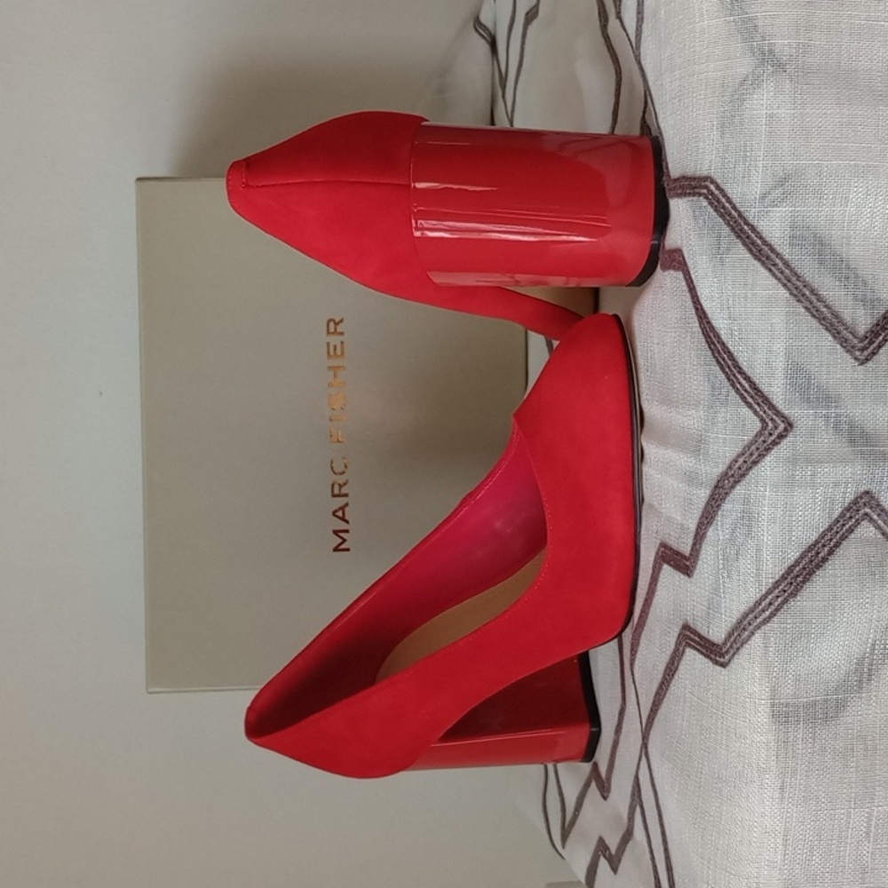Brand New Marc Fisher size 71/2 color red pumps